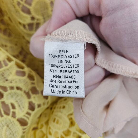 NWT! Yellow Lace High Neck Keyhole Sleeveless Mini Dress. Blu Pepper Size Small - Picture 7 of 8